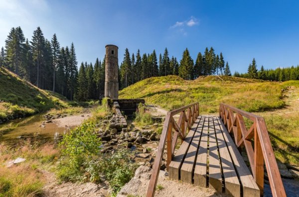 Protržená přehrada v Desné